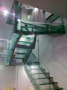 Лестницы из стекла картинка
